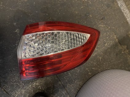 Zadní pravé světlo Ford Mondeo MK4 kombi