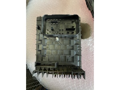 Pojistkova skříň Škoda Superb 2 1K0 937 125 D 1K0937125D