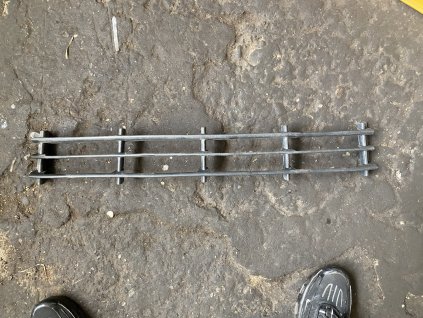 Středová mřížka předního nárazníku Škoda Octavia 2 1Z0 853 677 1Z0853677