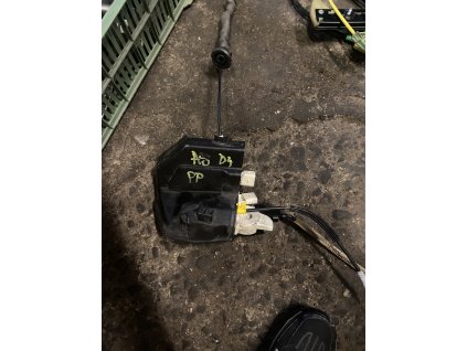 Zámek dveří pravý přední Audi A8 D4 s dověrem