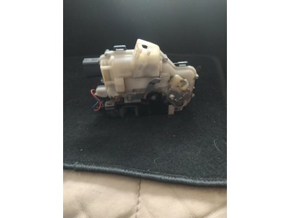 Zámek dveří Pravý přední Octavia 1 3B1 837 016 A 3B1837016A