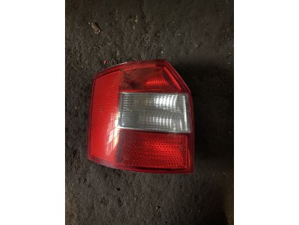 Zadní levé světlo Audi A4 b6 combi 8E9 945 095 8E9945095