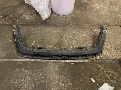 Střední vodící díl předního nárazníku VW Touareg 7L6 807 699 B 7L6807699B