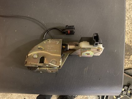 Zámek pátých dveří VW Touareg 7L0 827 506 D 7L0827506D