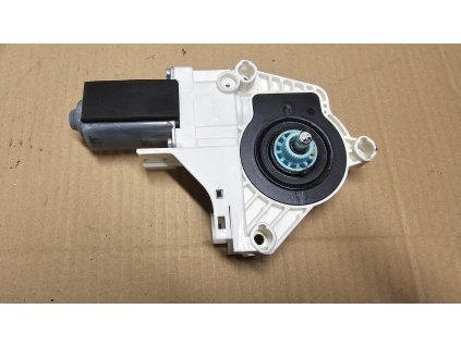 Motorek stahování okna pravý přední Audi A5 8T 8T0959802B 8T0 959 802 B