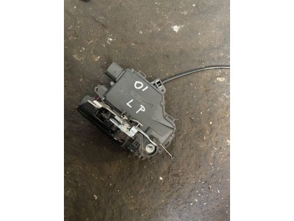 Zámek dveří levý přední Octavia 1