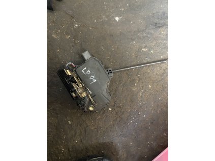 Zámek dveří levý přední Octavia 1