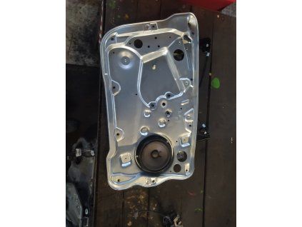 Levá přední stahovačka Fabia 1