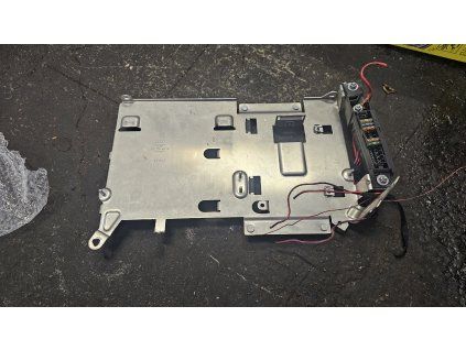 Držák zesilovače Audi A8 D3 4E0 035 547 B 4E0035547B