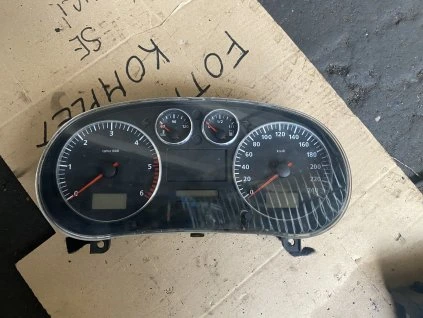 Budíky ,panel přístrojů Seat Leon I