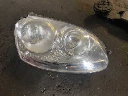 Přední práve světlo VW Golf V