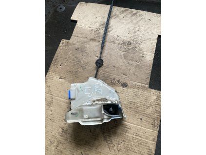 Zámek dveří levý přední VW Golf V