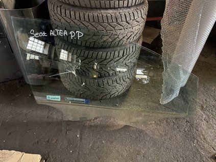 Sklo prave přední Seat Altea