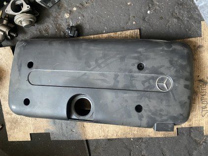 Kryt motoru Mercedes Benz E-Class