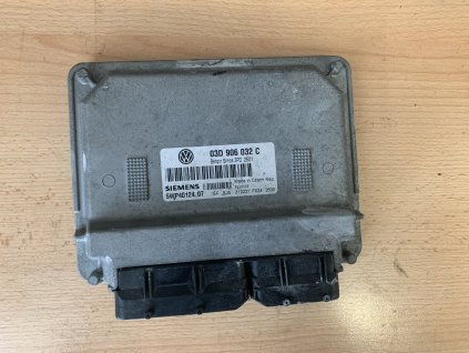 Řídící jednotka motoru 03D 906 032 C, 03D906032C