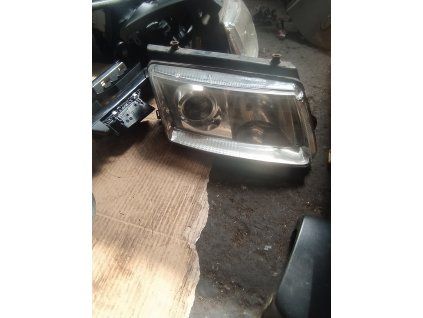 Přední světlo prave VW Passat B5