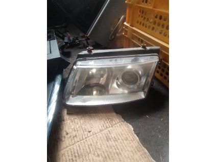 Přední světlo levé VW Passat B5