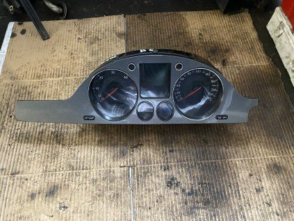 Budíky panel přístrojů VW Passat B6 TDI