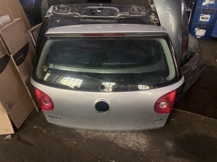 Páté dveře VW Golf V