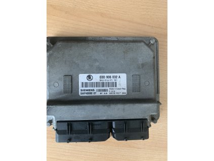 Řídící jednotka motoru 03D 906 032 A, 03D906032A