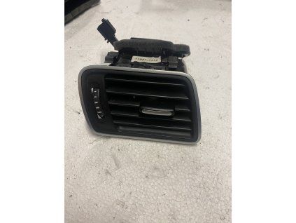 Průduch ventilace levý  VW Passat B7