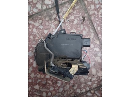 Zámek dveří Pravy Predni a6 C5 4B0 939 016 B 4B0939016B