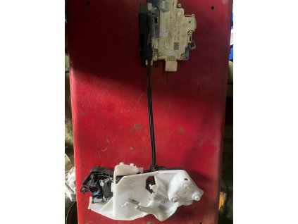 Pravý zadní zámek centrálního zamykání VW B6 B7 Tiguan Škoda Superb 2  3C4 639 016 A Pravý zadní zámek centrálního zamykání VW Passat B6 B7 Tiguan Škoda Superb 2 3C4839016A