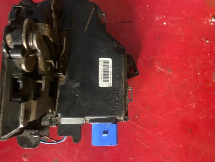 Pravý zadní zámek centrálního zamykání Škoda Octavia 2 7L0 839 016  Pravý zadní zámek centrálního zamykání Škoda Octavia 2 7L0839016