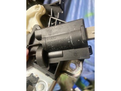 Zámek kufru Audi 4F5 827 505 D 4F5827505D