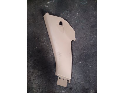 Plastový sloupek Porsche Cayenne