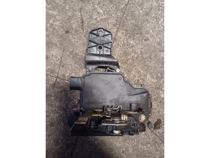 Zámek dveří levy předni passat b5 superb 1 3B0 837 867 3B0837867