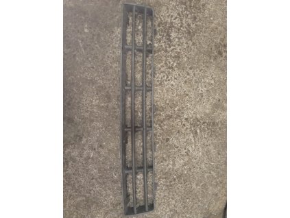 Mřížka nárazníku střed golf IV 1J0 853 677 D 1J0853677D