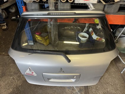 mitsubishi outlander víko kufru k2005