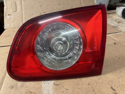 PRAVÉ  ZADNÍ SVĚTLO VW B6 COMBI VÍKO KUFRU 3C9 945 094,3C9945094