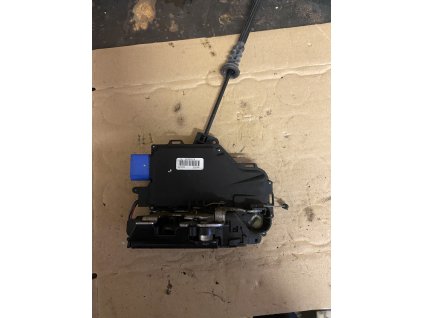 Zamek dveří levy predni octavia 2 3D1 837 015 3D1837015