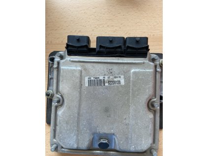 Řídící jednotka motoru 82209128