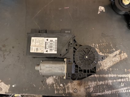 Motorek stahování oken Pravy přední Audi A4 B6 8E1 959 802 E 8E1959802E