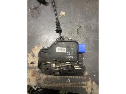 Zamek dveří Pravy přední Škoda Octavia 2 3D1 837 016 AC 3D1837016AC