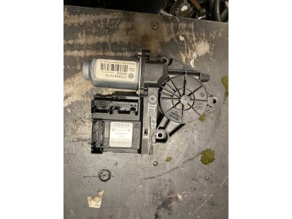 Motorek stahování oken levy přední Škoda Octavia 2 1T0 959 701 D 1T0959701D 1K0 959 793 J 1K0959793J
