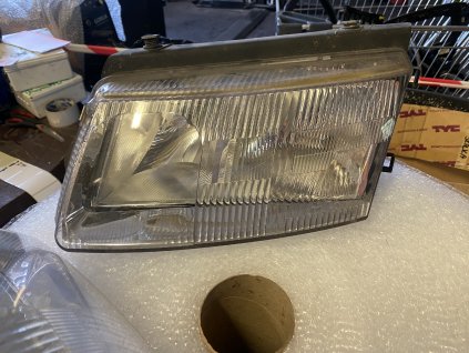 Leve přední světlo VW Passat B5