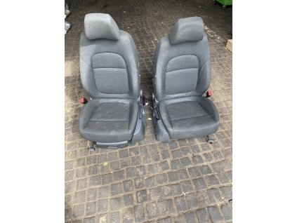 Přední sedadla Škoda Superb 2