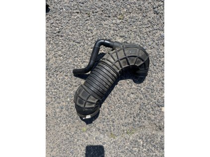 Hadice z turba Audi A4 B7 2.0 TDI 8E0 129 615 J 8E0129615J