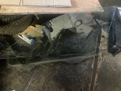 Leve přední okno Škoda Superb 1