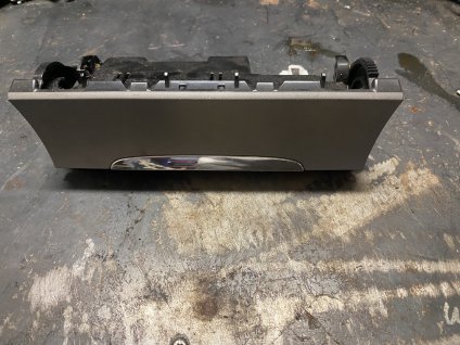 Popelnik VW Passat B6 3C0 863 284 A 3C0863284A