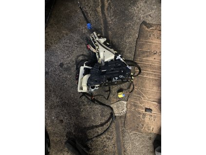 Levy přední zamek dveří VW Passat CC 5N1 837 015 C 5N1837015C