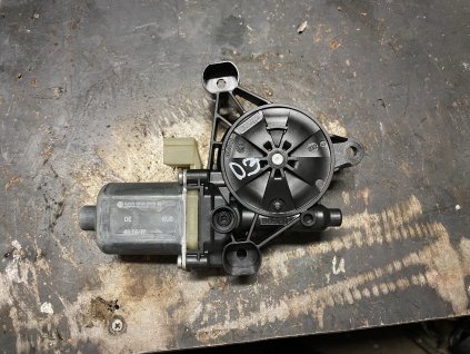 Motorek stahování oken pravy predni  Škoda Octavia 3 5Q0 959 802 B 5Q0959802B