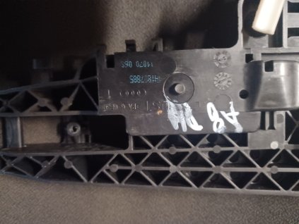 Držák kliky přední levý audi a8 d4 4H1 837 885 4H1837885