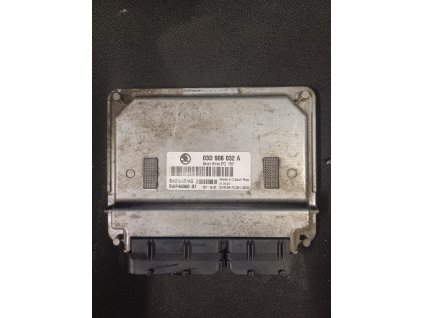 Řídící jednotka motoru škoda Fabia 03D 906 032 A 03D906032A