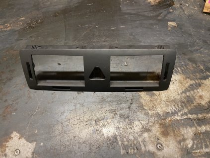 Rámeček středových pruduchu ventilace Škoda Fabia 1