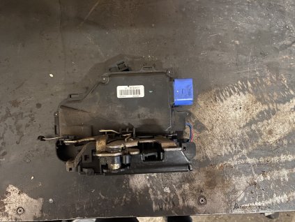 Zamek dveří Pravy Predni golf V Octavia 2 3D1 837 016 3D1837016